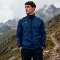 Coupe vent Joma Iris bleu marine porté