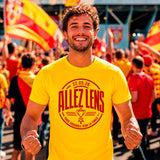 T-shirt Allez Lens Badge jaune Finale 2026 porté