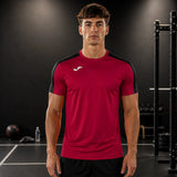 T-shirt JOMA Academy III rouge et noir porté vue de face