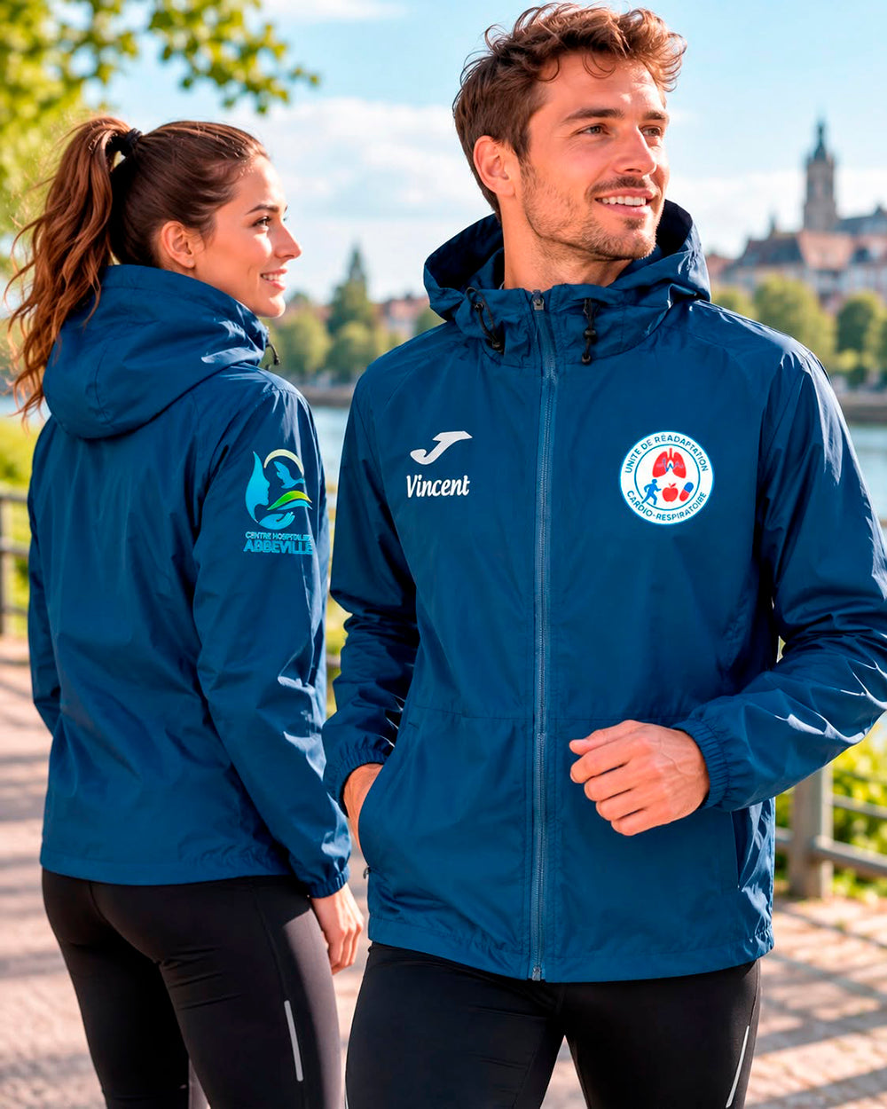 Vestes de sport bleues personnalisées pour l’hôpital d’Abbeville