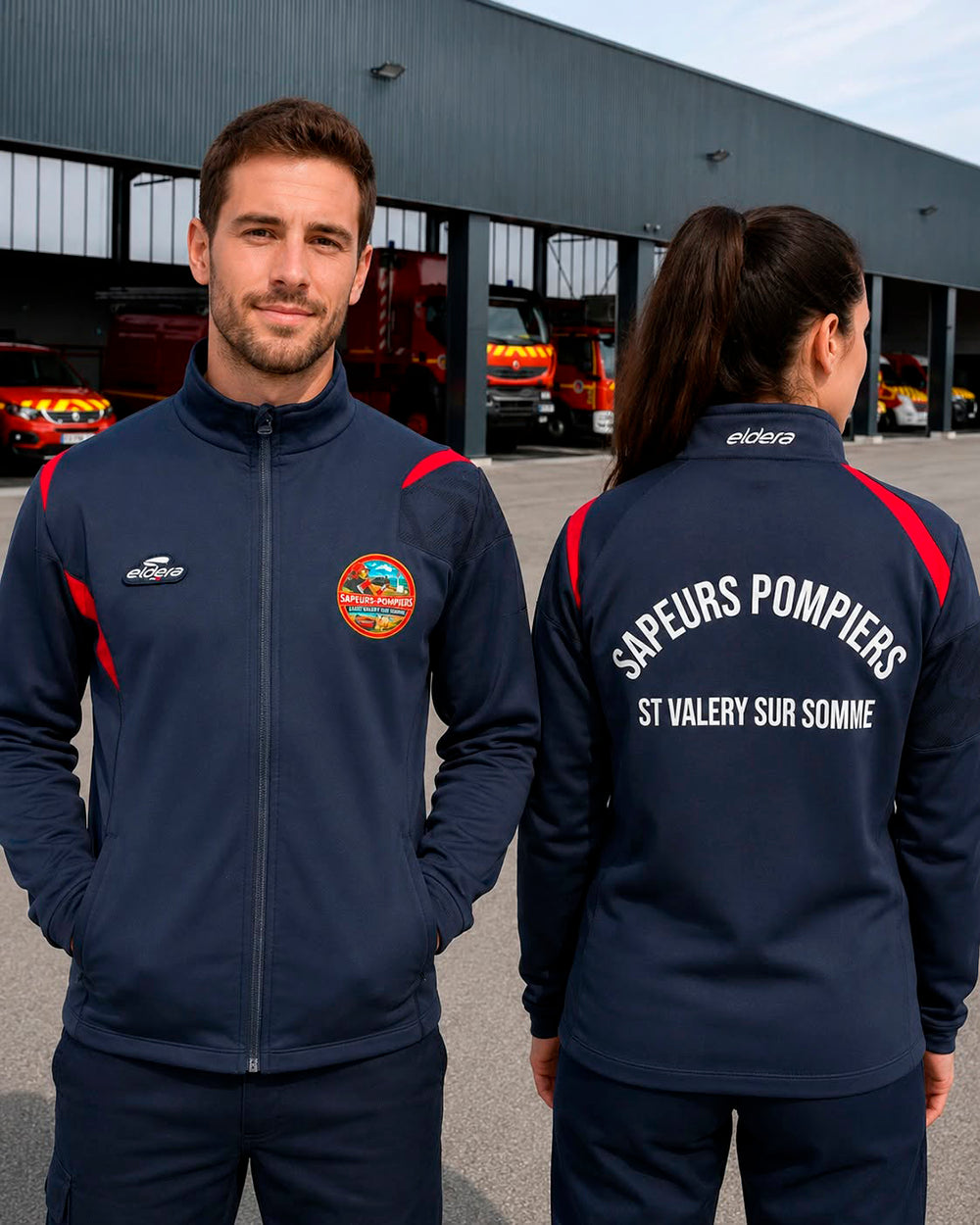 Vestes bleu marine des sapeurs-pompiers de Saint-Valery-sur-Somme, présentées de face et de dos